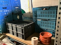 Partij divers tafel- en cateringbenodigdheden in rek 3 (a&b) - afbeelding 6 van  22