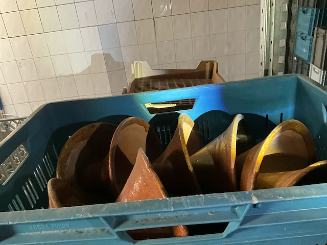 Partij divers tafel- en cateringbenodigdheden in rek 3 (a&b) - afbeelding 10 van  22