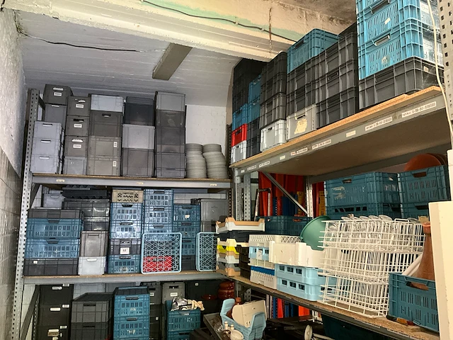 Partij divers tafel- en cateringbenodigdheden in rek 3 (a&b) - afbeelding 1 van  22