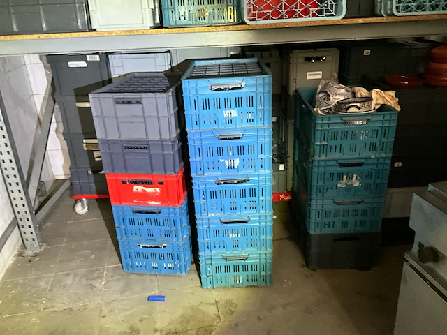 Partij divers tafel- en cateringbenodigdheden in rek 3 (a&b) - afbeelding 12 van  22