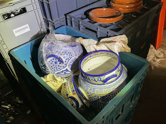 Partij divers tafel- en cateringbenodigdheden in rek 3 (a&b) - afbeelding 19 van  22