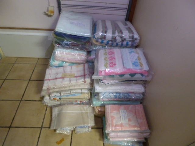 Partij divers textiel - afbeelding 1 van  4