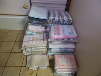 Partij divers textiel - afbeelding 1 van  4