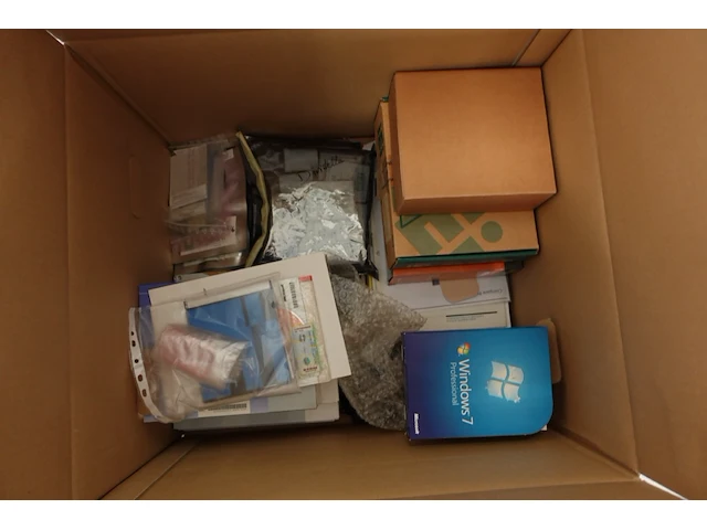 Partij divers toebehoren laadpaalproductie - afbeelding 2 van  22