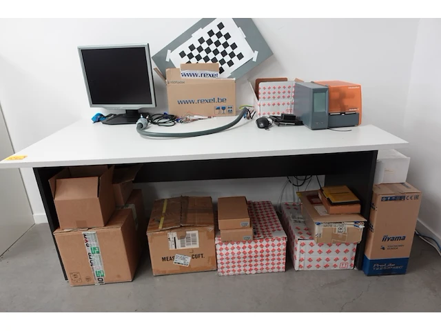 Partij divers toebehoren laadpaalproductie - afbeelding 3 van  22