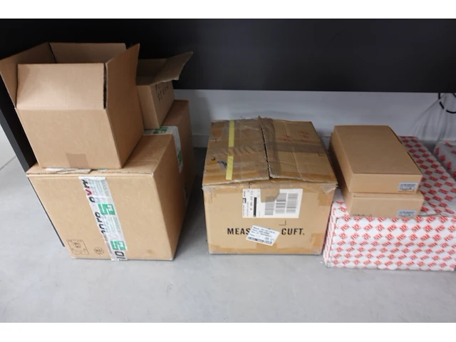 Partij divers toebehoren laadpaalproductie - afbeelding 4 van  22