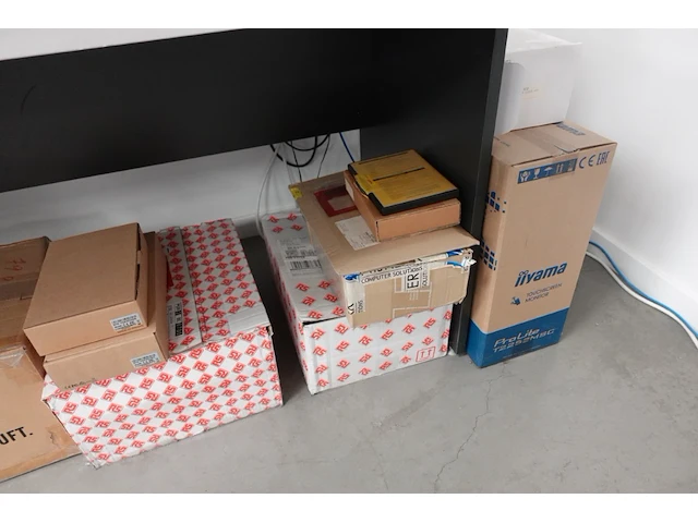 Partij divers toebehoren laadpaalproductie - afbeelding 5 van  22