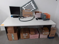 Partij divers toebehoren laadpaalproductie - afbeelding 1 van  22