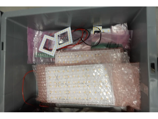 Partij divers toebehoren laadpaalproductie - afbeelding 15 van  22