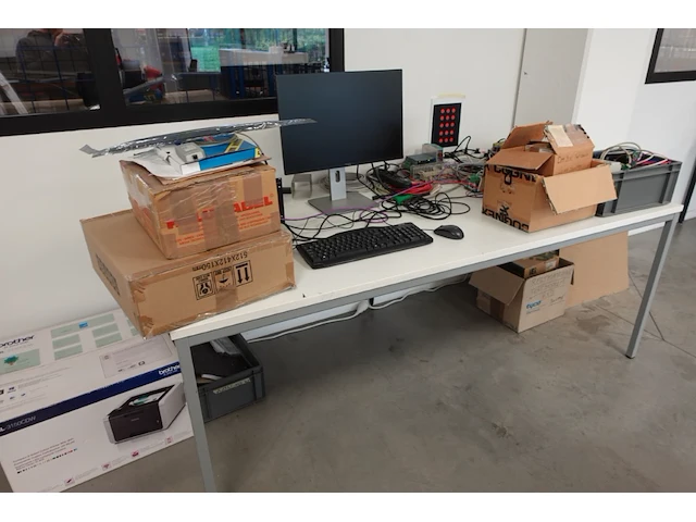 Partij divers toebehoren laadpaalproductie - afbeelding 12 van  22