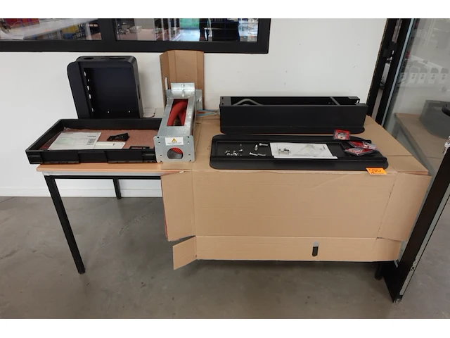 Partij divers toebehoren laadpaalproductie - afbeelding 16 van  22