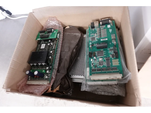 Partij divers toebehoren laadpaalproductie - afbeelding 18 van  22