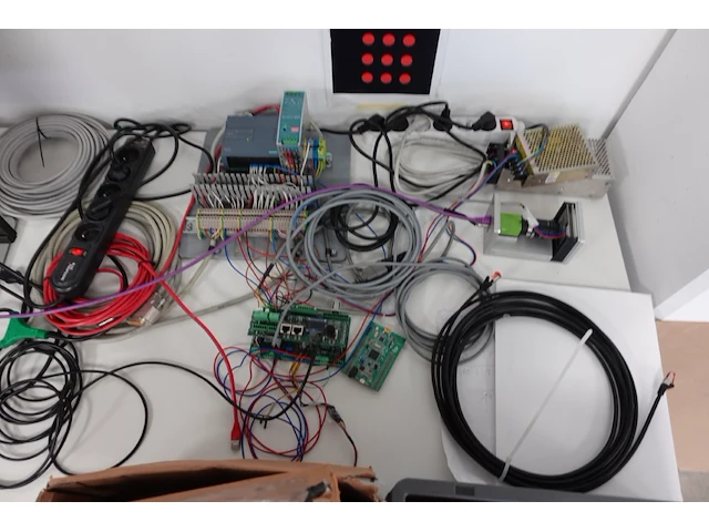 Partij divers toebehoren laadpaalproductie - afbeelding 20 van  22