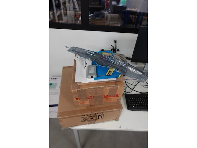 Partij divers toebehoren laadpaalproductie - afbeelding 22 van  22