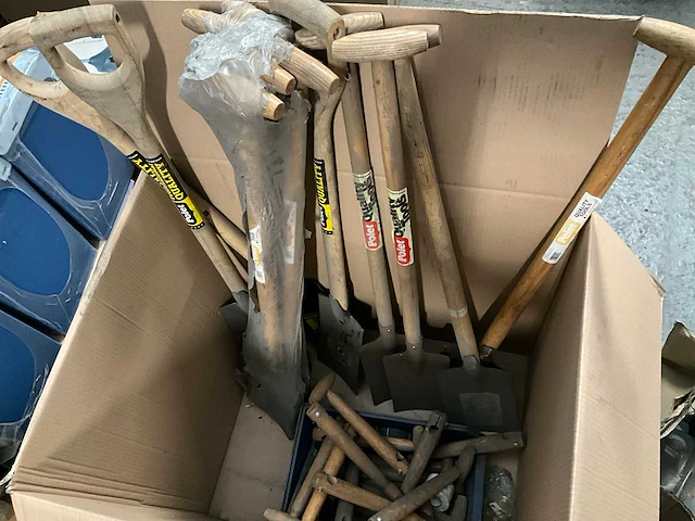 Partij divers tuingereedschap pollet - afbeelding 1 van  6