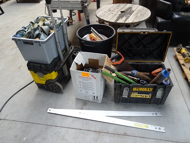 Partij divers werkmateriaal - afbeelding 1 van  20
