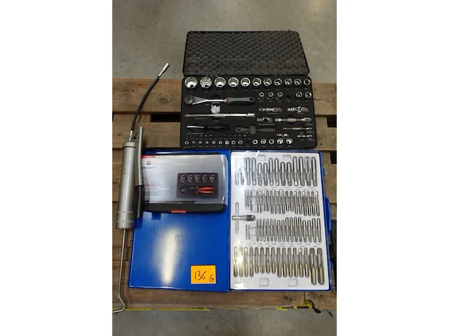 Partij divers werkmateriaal - afbeelding 1 van  5