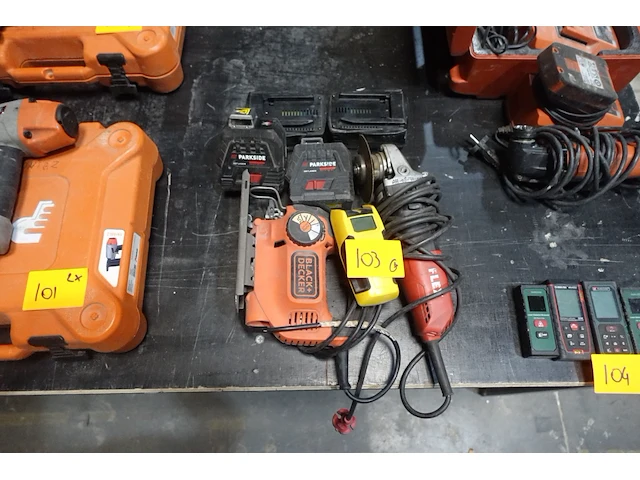 Partij divers werkmateriaal - afbeelding 1 van  3
