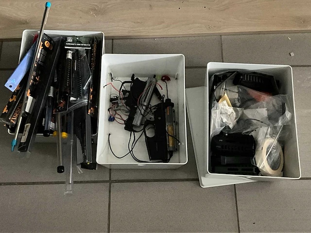 Partij diverse accessoires en onderdelen - afbeelding 2 van  16