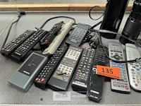 Partij diverse afstandsbedieningen en lens - afbeelding 3 van  6
