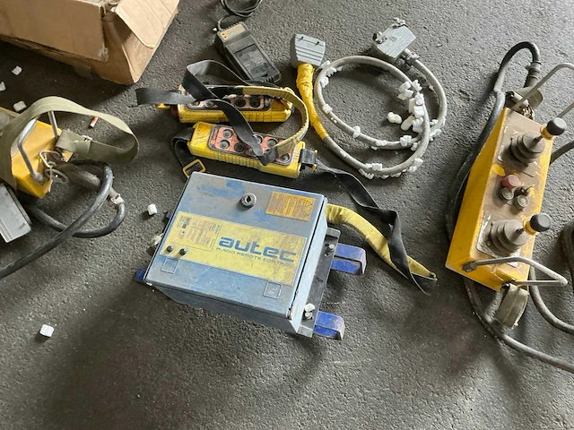 Partij diverse afstandsbedieningen - afbeelding 3 van  5