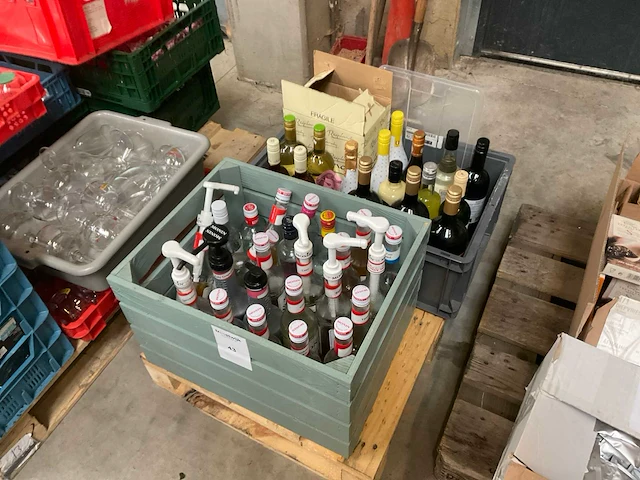 Partij diverse alcoholische dranken - afbeelding 1 van  5