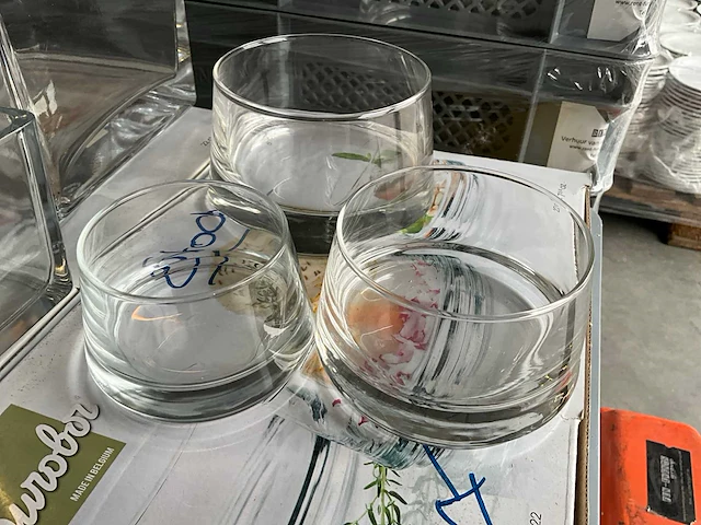 Partij diverse amuseglazen en vazen ( circa 300x ) - afbeelding 12 van  25