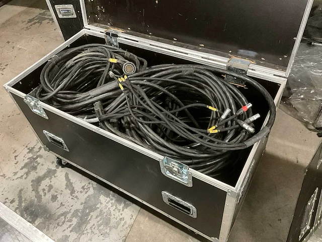 Partij diverse bekabeling waaronder multikabel - afbeelding 1 van  5
