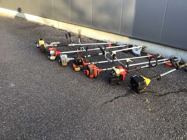 Partij diverse benzine bosmaaiers (7x) - afbeelding 1 van  8