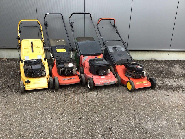 Partij diverse benzine grasmaaiers (4x) - afbeelding 1 van  6
