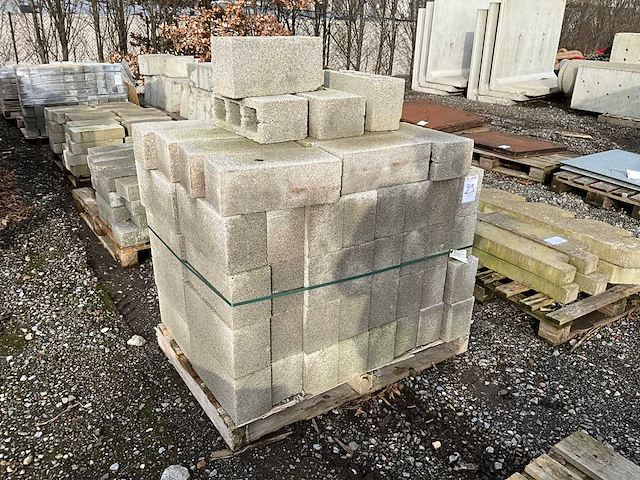 Partij diverse betonblokken - afbeelding 2 van  5