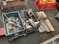 Partij diverse bevestigingsmaterialen en handgereedschappen - afbeelding 1 van  5