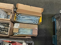 Partij diverse bevestigingsmaterialen en handgereedschappen - afbeelding 2 van  5