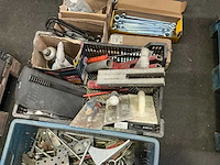 Partij diverse bevestigingsmaterialen en handgereedschappen - afbeelding 4 van  5