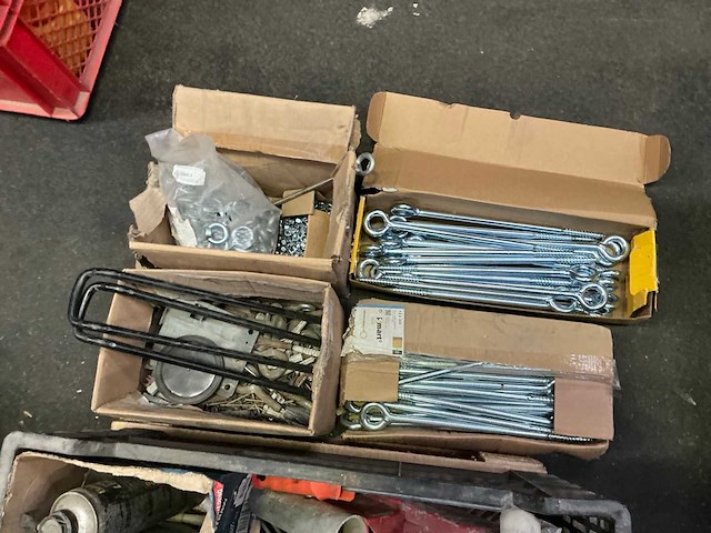 Partij diverse bevestigingsmaterialen en handgereedschappen - afbeelding 3 van  5