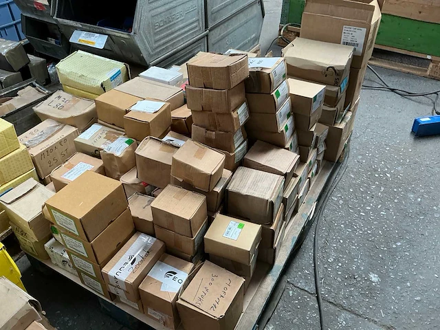 Partij diverse bevestigingsmaterialen - afbeelding 2 van  7