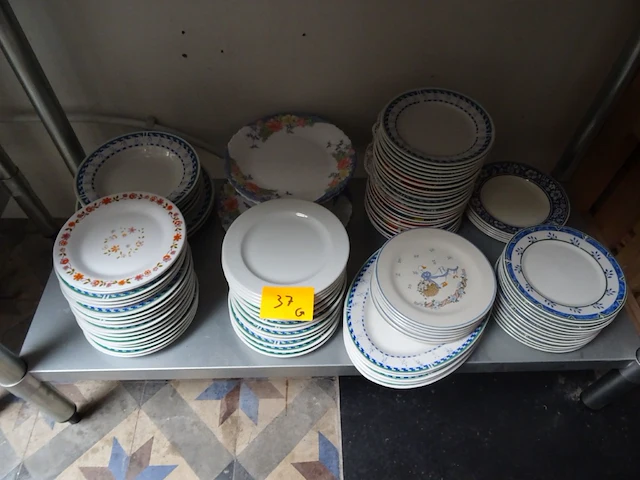 Partij diverse borden - afbeelding 2 van  7