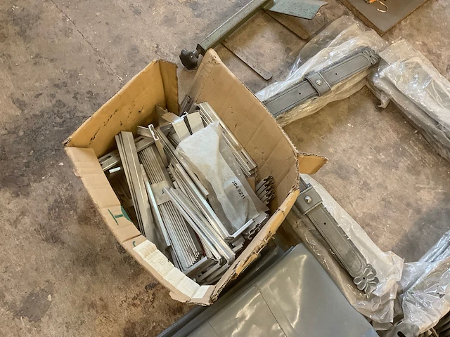 Partij diverse bouw- en bevestigingsmateriaal - afbeelding 4 van  4