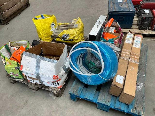 Partij diverse bouwmaterialen - afbeelding 1 van  11