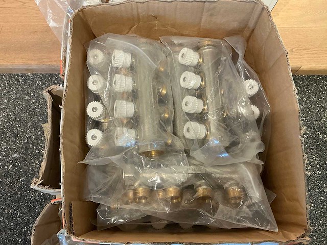 Partij diverse collectoren met afsluitkraan ivar - afbeelding 2 van  5