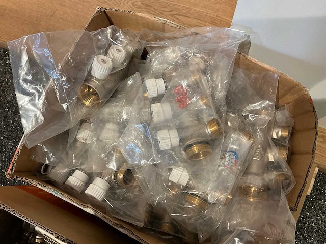 Partij diverse collectoren met afsluitkraan ivar - afbeelding 4 van  5