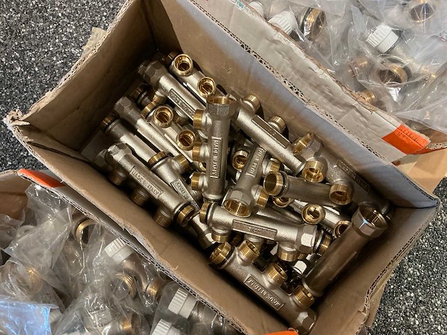 Partij diverse collectoren met afsluitkraan ivar - afbeelding 5 van  5
