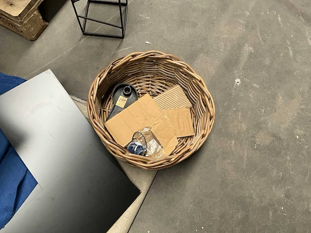 Partij diverse decoratie en servies - afbeelding 2 van  20