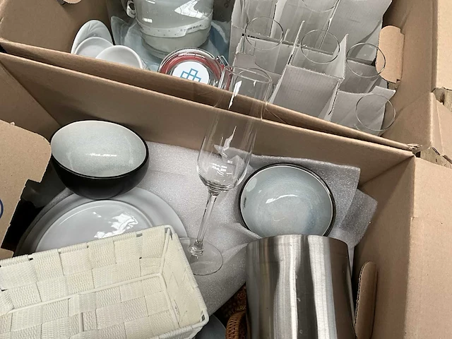 Partij diverse decoratie en servies - afbeelding 8 van  20