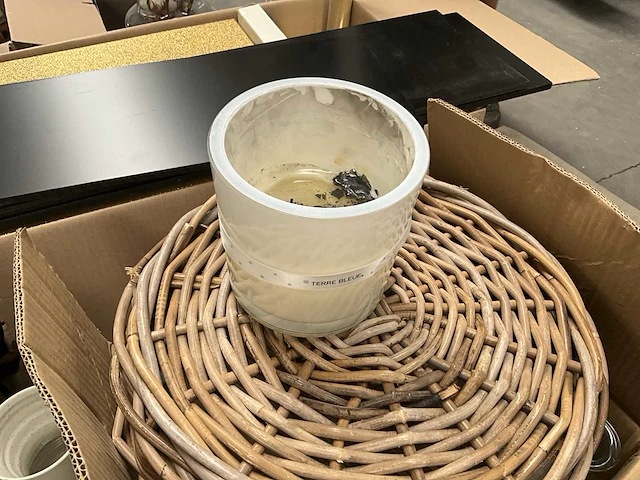 Partij diverse decoratie en servies - afbeelding 13 van  20