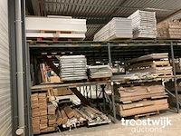 Partij diverse deuren en deurlijsten