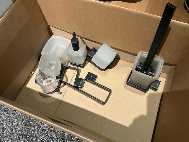 Partij diverse douche- en badkamergarnituren (70x) - afbeelding 9 van  21