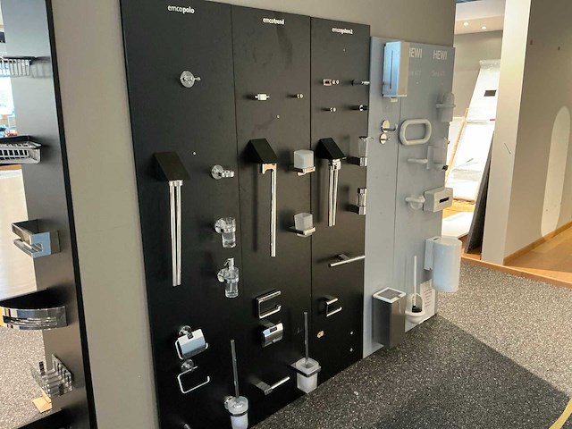 Partij diverse douche- en badkamergarnituren (70x) - afbeelding 1 van  21