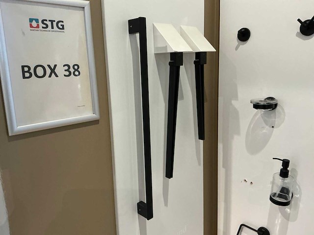 Partij diverse douche- en badkamergarnituren (70x) - afbeelding 13 van  21