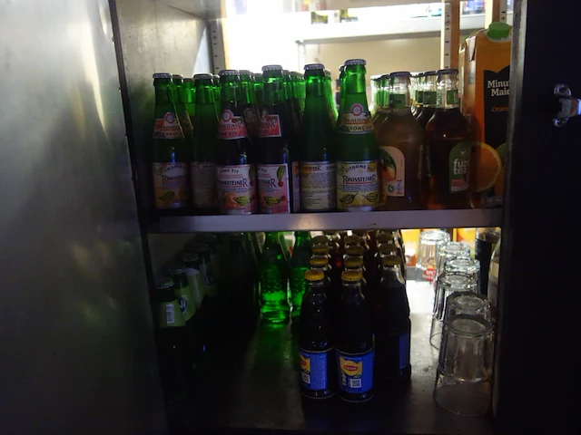 Partij diverse dranken/leeggoed - afbeelding 2 van  12